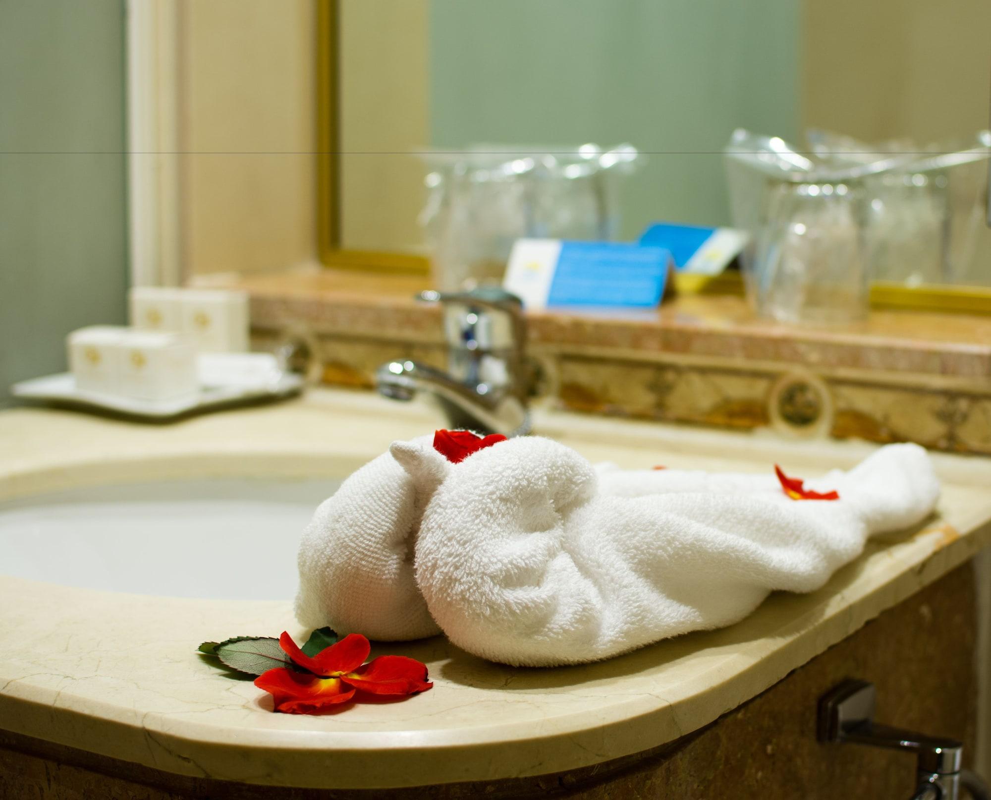 El Oumnia Puerto & Spa Tangier Bagian luar foto