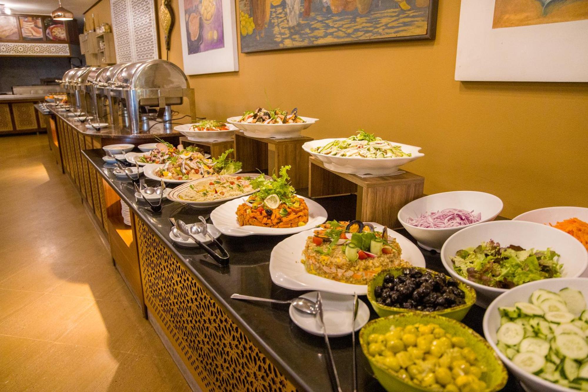 El Oumnia Puerto & Spa Tangier Bagian luar foto