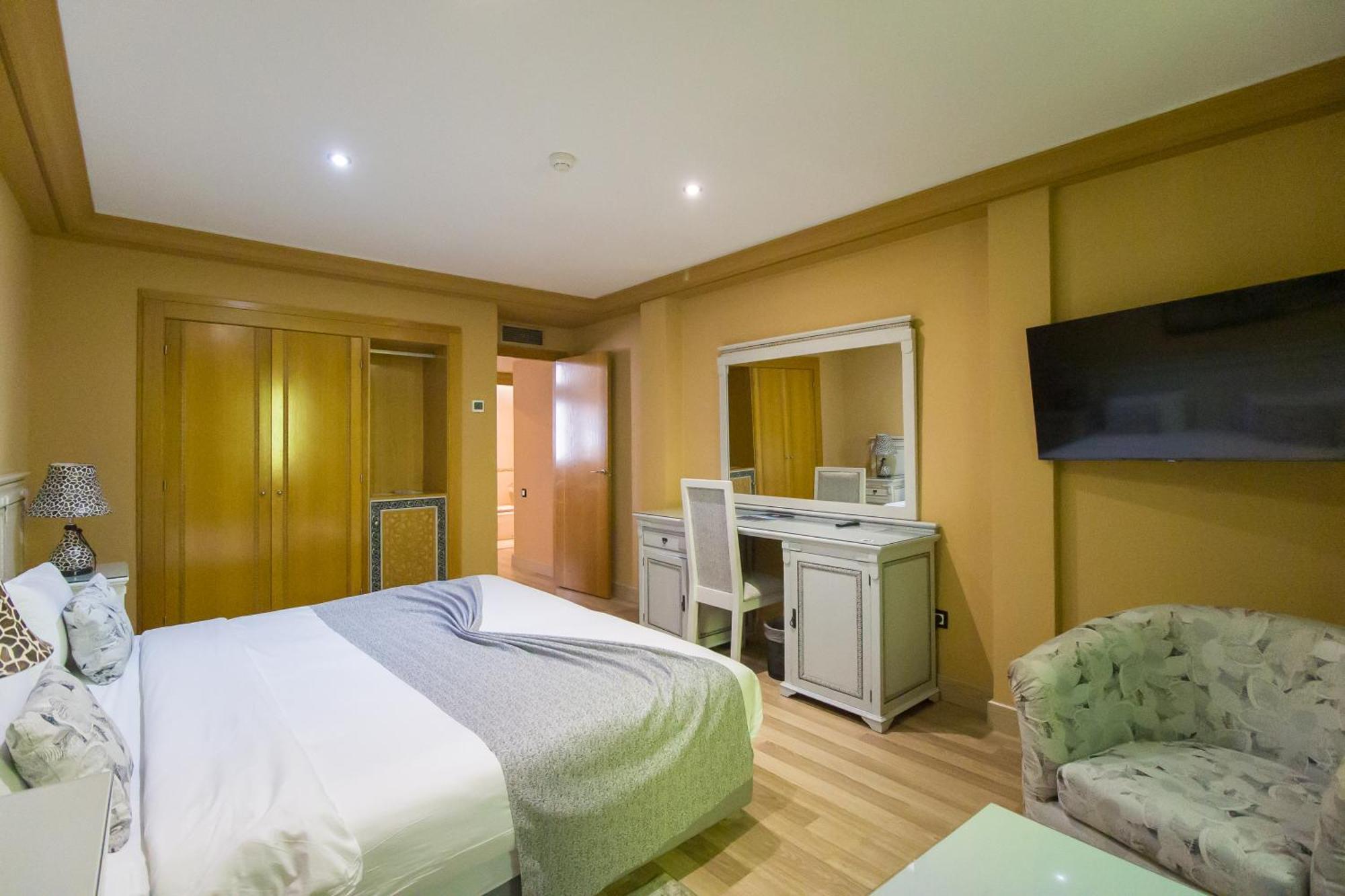El Oumnia Puerto & Spa Tangier Bagian luar foto