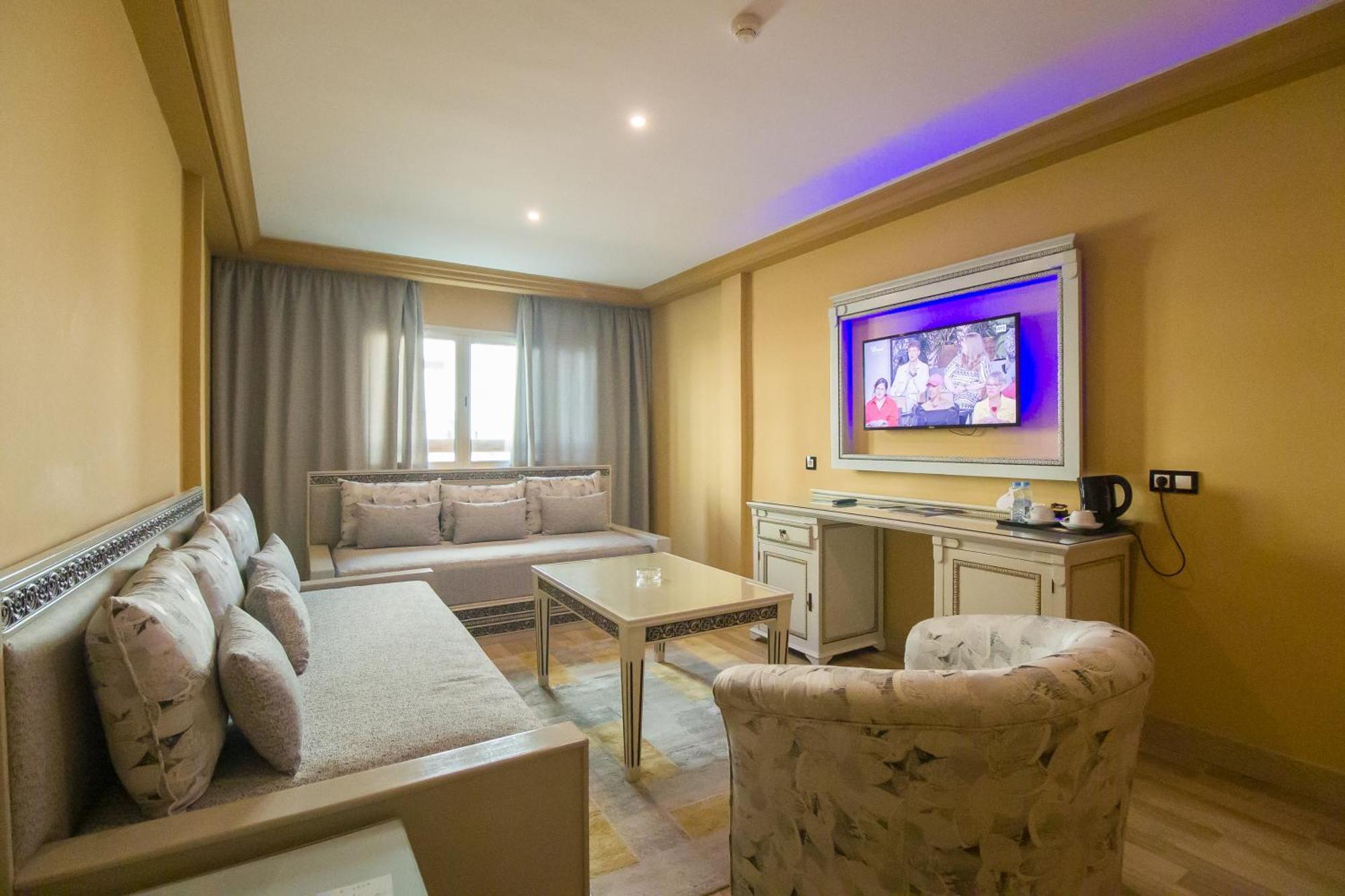 El Oumnia Puerto & Spa Tangier Bagian luar foto